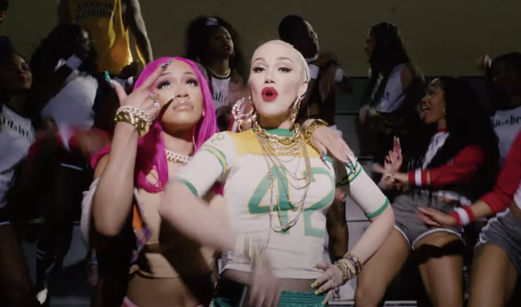 Gwen Stefani – Slow Clap ft. Saweetie