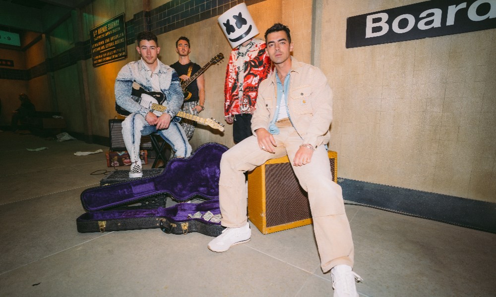 Marshmello x Jonas Brothers – Leave Before You Love Me (Official Music Video)